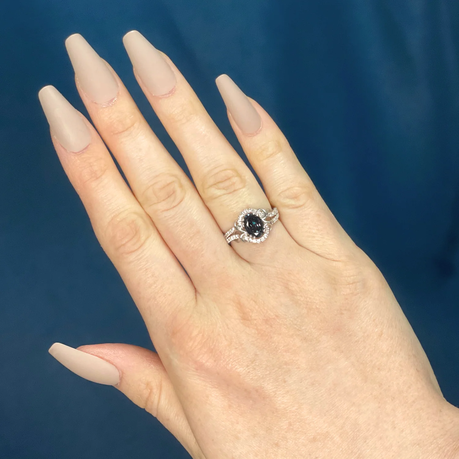 18K 1.55ct Brazilian Alexandrite and 0.43 CTW Diamond Ring - Image 5