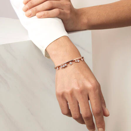 Hearts On Fire 18K Barre Floating Diamond Pavé Bangle - Image 5