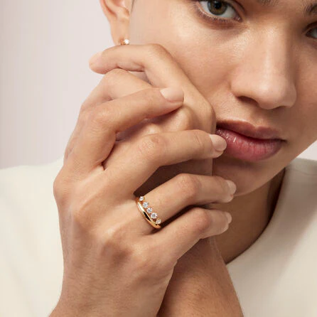 Hearts On Fire 18K Barre Floating Diamond Ring - Image 4