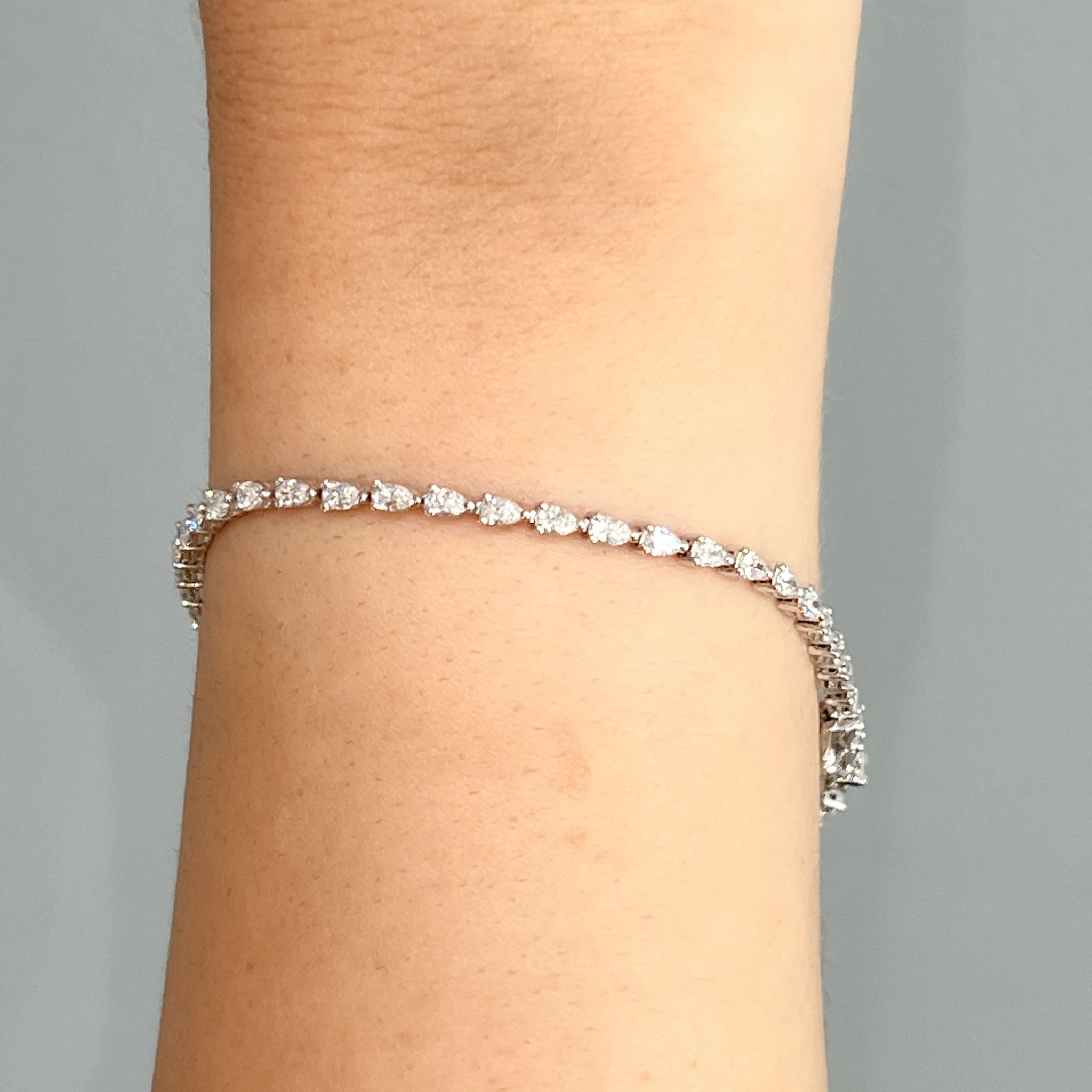 TACORI 18K Stilla Pear Diamond Tennis Bracelet - Image 3